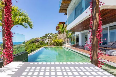 Three-level villa with five suites and an infinity pool above the sea in Joá – 4