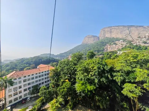 Four-suite apartment with a private pool and sauna on Estrada da Gávea