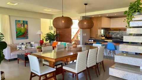 Casa de 4 suítes em condomínio frente ao mar em Ilhéus
