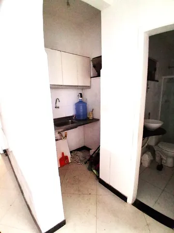 Quarto e sala reformado em prédio com elevadores no Centro de Salvador – 4